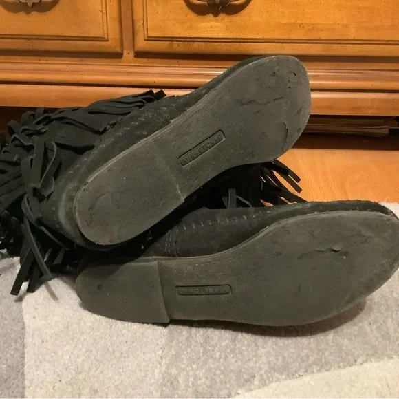 Minnetonka 3 tier suede black boots preowned size 7​ - Picture 4 of 8